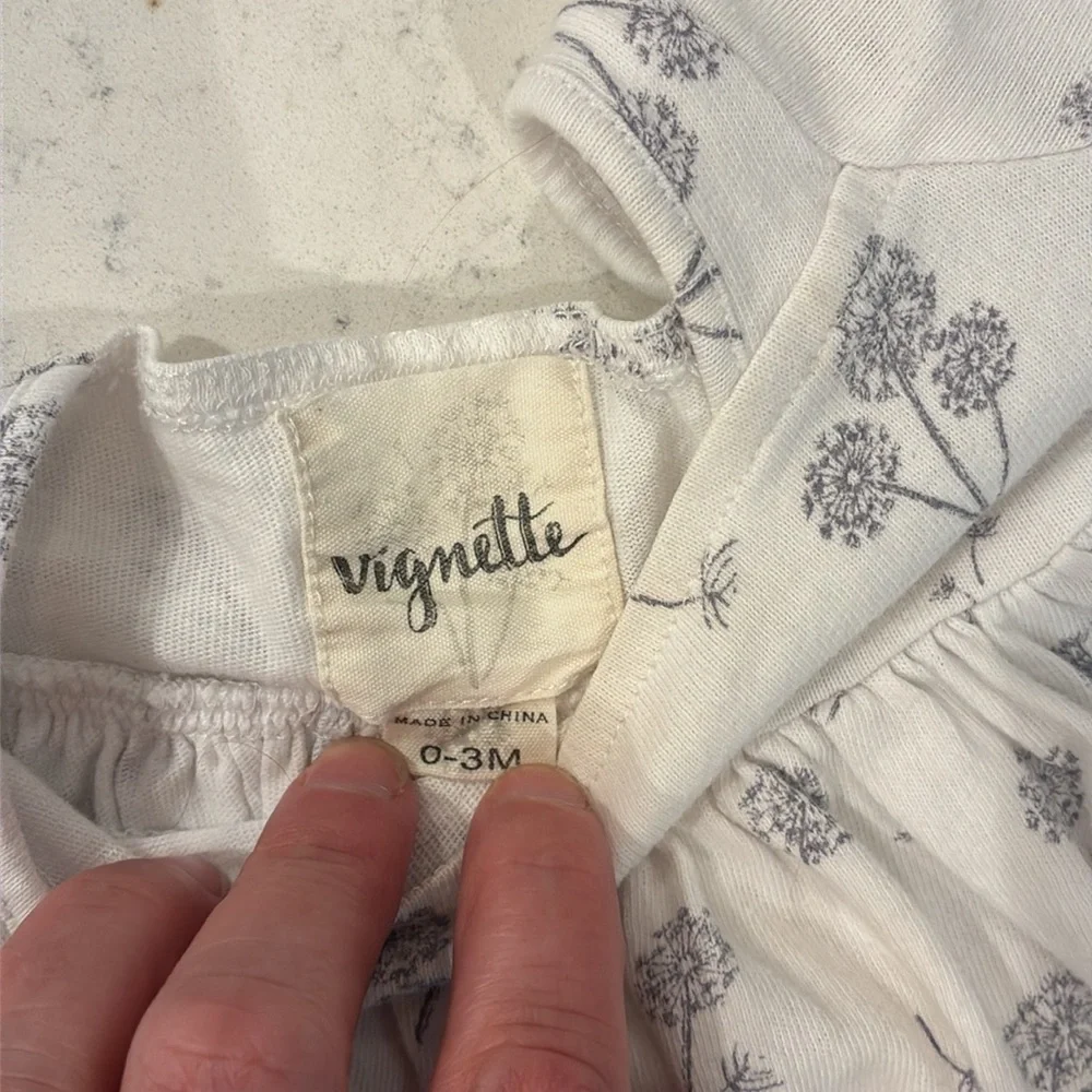 Vignette Short Sleeve Dress in White w Purple Dandelions.  Size 0-3M